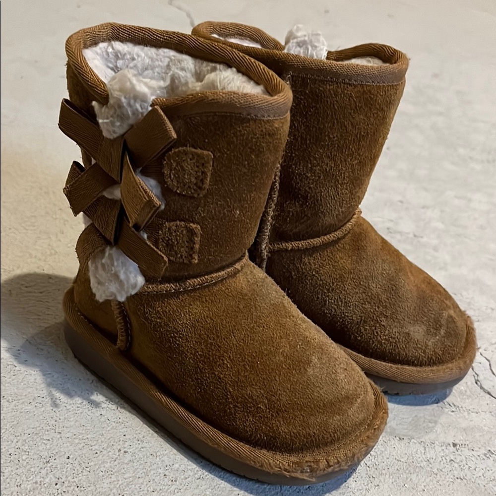 Kookaburra by Ugg Brown Suede Boots with Bow Accents